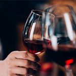 Почему форма бокала влияет на вкус вина превью